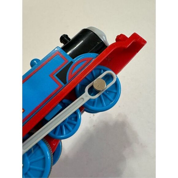 HiT Thomas TrackMaster 2006 Thomas the Tank Engine - Battery Operated - Picture 11 of 16